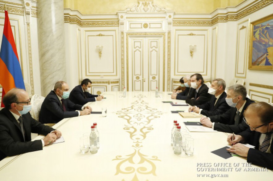 Armenia's PM receives OSCE Minsk Group Co-Chairs