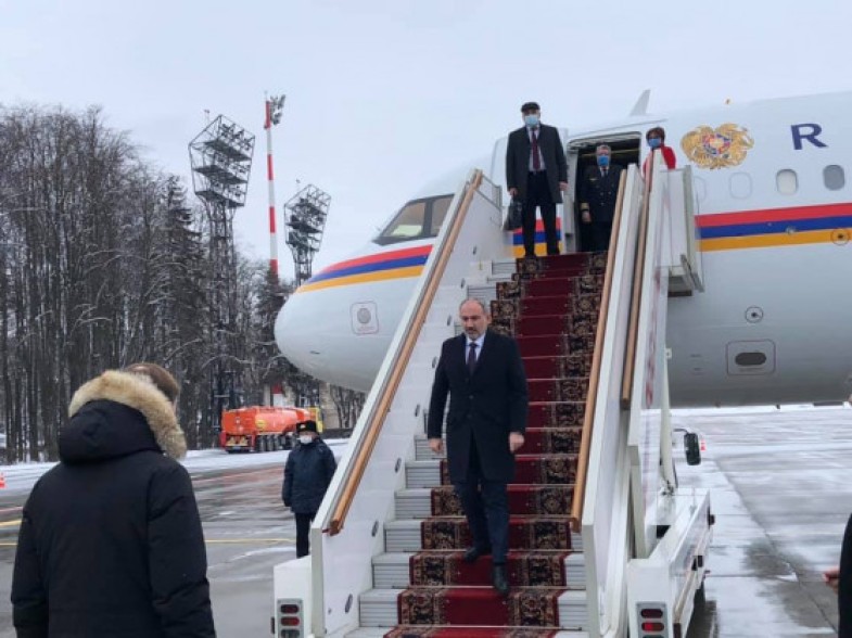 Самолет Пашиняна прибыл в Москву (Видео)