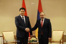 Armenia's PM Pashinyan meets with Kyrgyz counterpart in Almaty