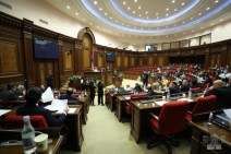 Armenia’s parliament unanimously adopts statement condemning Azerbaijan for impeding return of POWs and captives to Armenia