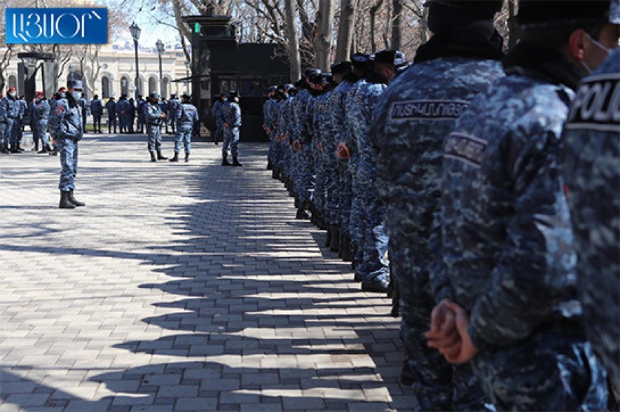 Police in Armenia cordon MFA building ahead of Pashinyan’s visit