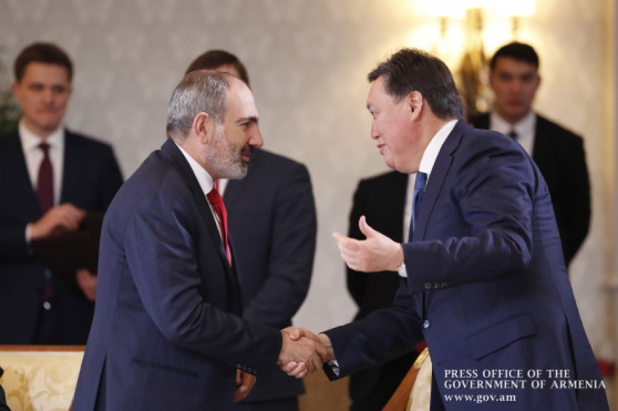 Նիկոլ Փաշինյան Ղազախստանի վարչապետ Ասկար Մամինի հետ հեռախոսազրույցում քննարկել է ԵԱՏՄ միջկառավարական խորհրդի նիստին վերաբերող հարցեր