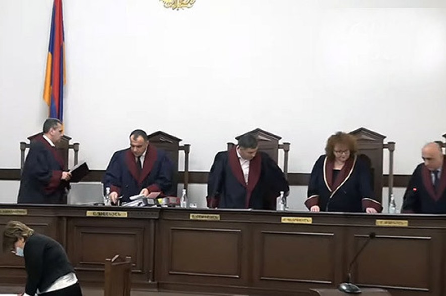 CC leaves for consultation room to make decision over second president’s application