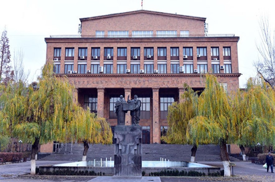Երևանի պետական համալսարանը փլուզվում է