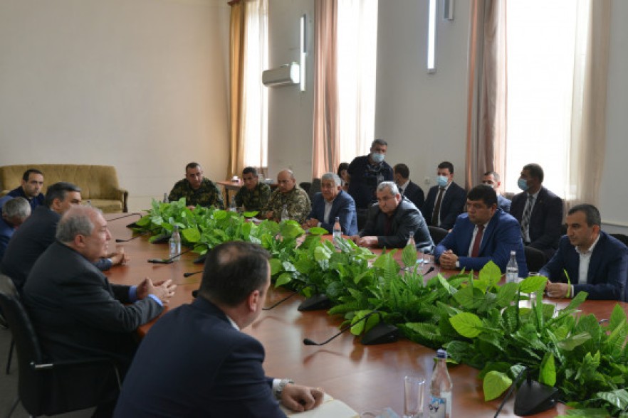 Armenia's president visits Syunik, stresses the existence of "deep feeling of absence of security"