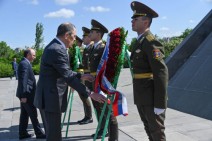 Russian FM Lavrov visits Armenian genocide memorial (photos)