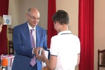 182 hearing aids and 2 buses by benefactor Mikayel Vardanyan for students of Special Educational Complex (Video)