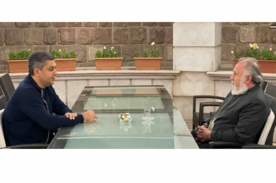 "I Have Honor" bloc candidate meets Armenia's Catholicos in Artsakh
