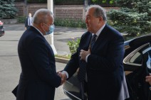 Armenia’s president visits Russian embassy, meets ambassador