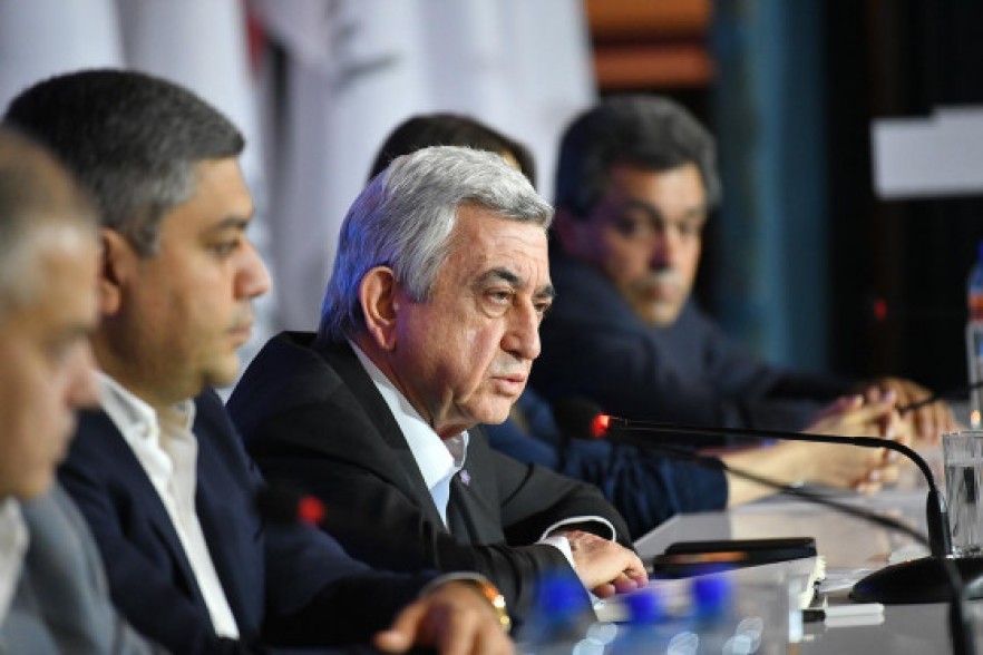 Անհետ կորածների թիվը 1064 է, այս ստահակն ԱԺ-ում հայտարարում էր՝ թիվը 321 է. բա սա ստորություն չի՞. Սերժ Սարգսյան. Լուսանկարներ, տեսանյութ