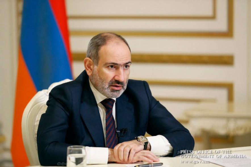 Armenia’s acting PM meets with team members at Government