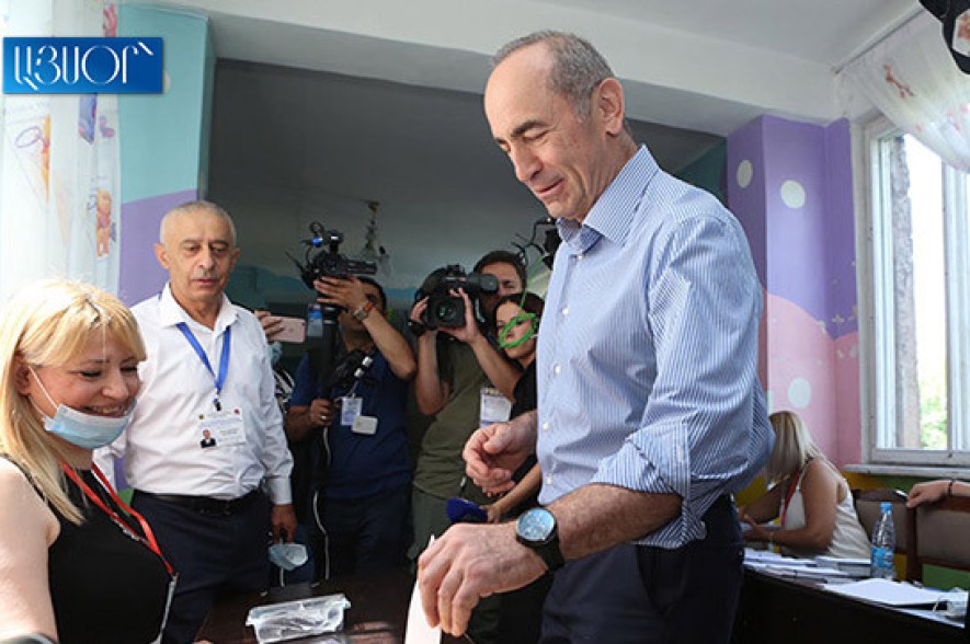 Armenia’s second president says he voted for dignified peace and economic rise
