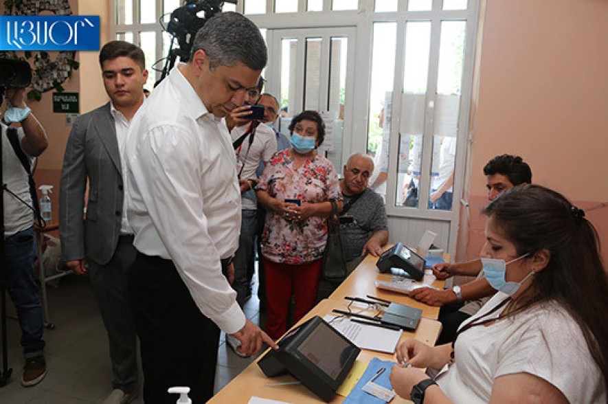 "I Have the Honor" bloc candidate votes for future of Armenia and Artsakh