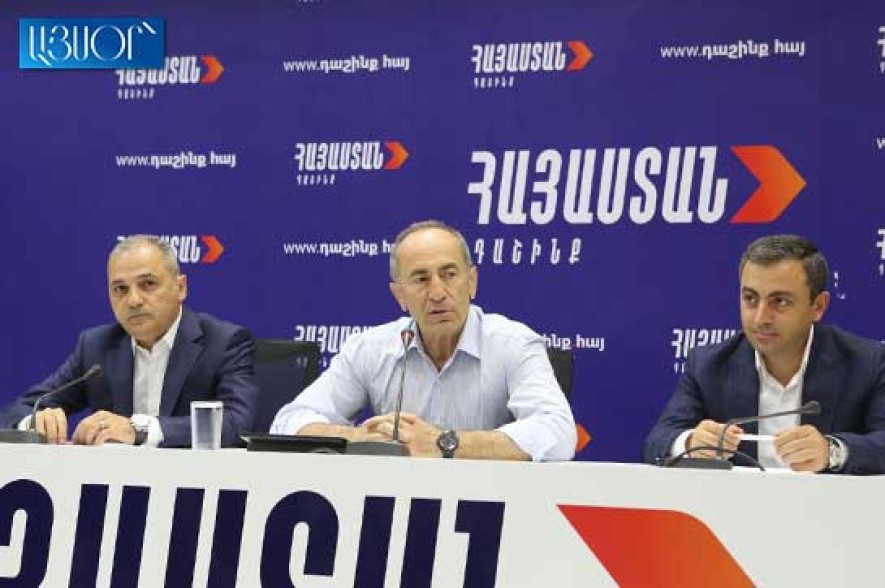 Я не заметил руку мира, Пашинян хотел продемонстрировать что-то внешнему миру – Роберт Кочарян