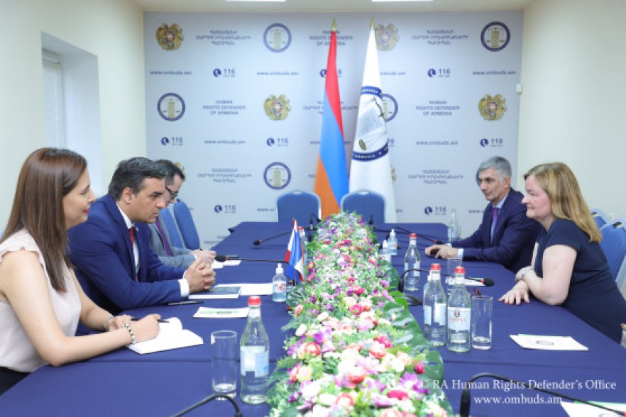 Armenian detainees should immediately be returned from Azerbaijan – Armenia Ombudsman meets EP French deputy