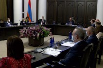 Armenia's Acting PM offers deploying strongpoints of Russian border guards along entire Armenian-Azerbaijani border