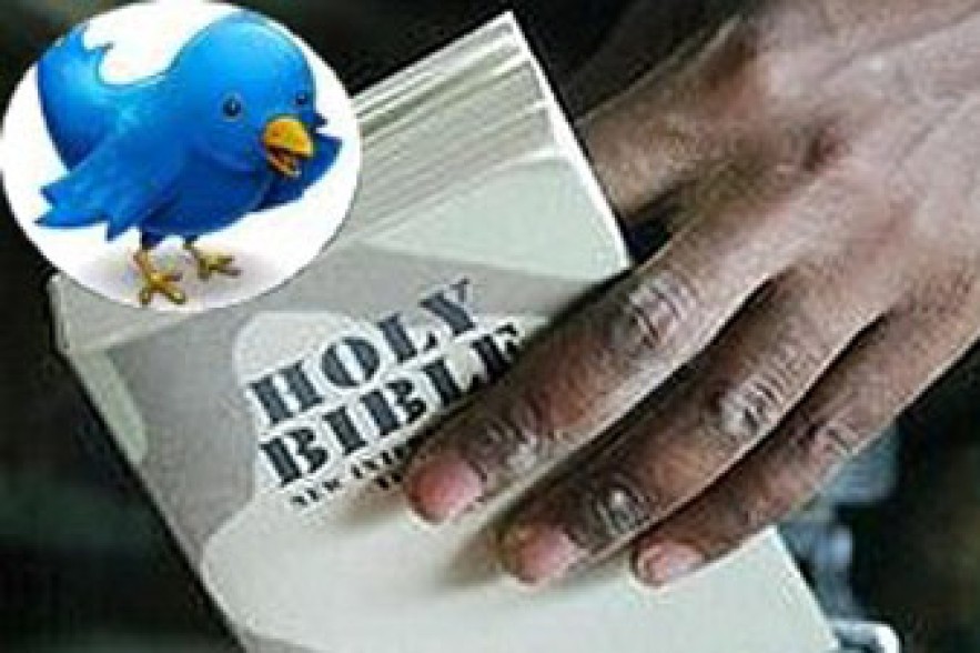 Энтузиаст-одиночка загружает в Twitter Библию