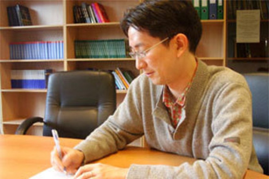 Ex Japanese Prime Minister’s son writes a book dishonoring Moscow