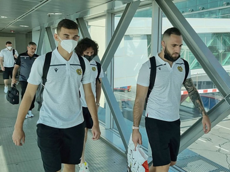 Հայաստանի ազգային հավաքականը մեկնել է Հյուսիսային Մակեդոնիա. Մխիթարյանը թիմին կմիանա Սկոպյեում