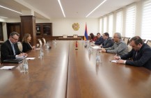 Сурен Папикян и Кетрин Бомбергер обсудили вопросы, касающиеся судьбы без вести пропавших лиц