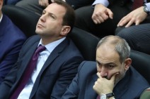 Спрос на каски и бронежилеты был подтвержден во время пребывания Никола Пашиняна в должности – Давид Тоноян ответил премьер-министру