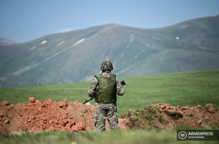 Армянский военнослужащий пересек армяно-азербайджанскую границу, находится на азербайджанской стороне