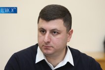Вы не только ответственны за разрушительную войну и тысячи погибших и раненых, но и за целенаправленный развал вооруженных сил – Тигран Абрамян