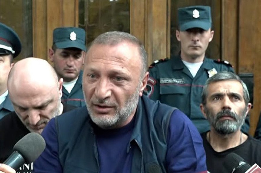 «Ի վիճակի չի եղել խոսել, շատ վատ վիճակում է». զոհված զինծառայող Մխիթար Գալեյանի հորը ոստիկանությունից տեղափոխել են հիվանդանոց