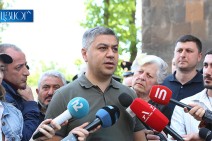 «Надеемся, что следственный орган проявит сознательность» – депутаты представили личное поручительство для освобождения отца погибшего Мхитара Галеяна