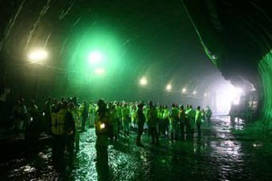 В Стамбуле внезапно обрушился тоннель метро