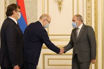 Газета «Паст»: Отношения между Романом Троценко и Николом Пашиняном крайне обострились