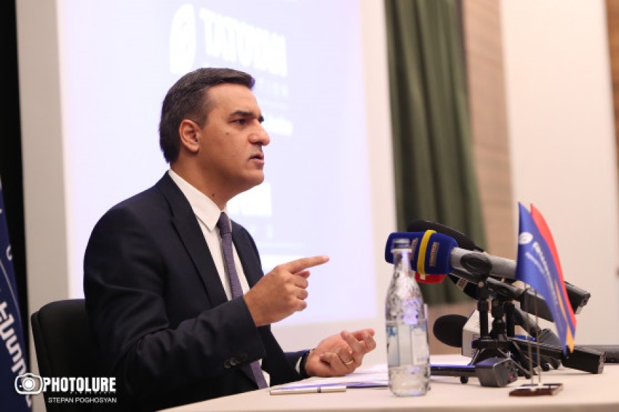 Արման Թաթոյանը կոնգրեսականներ Ադամ Շիֆին և Ջեկի Սփիրին է ներկայացրել ադրբեջանական պատերազմական հանցանքները