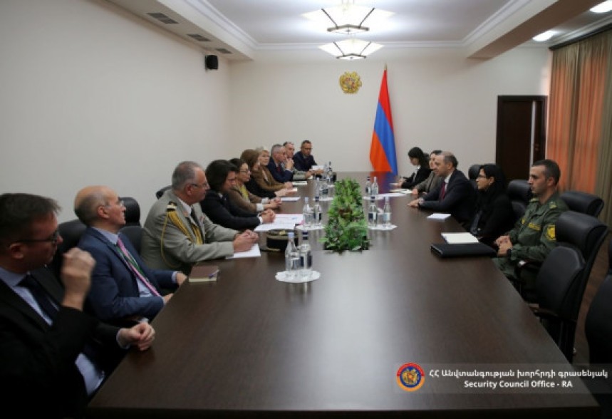 Արմեն Գրիգորյանը Ֆրանսիայի ԶՈՒ պատվիրակությանը ներկայացրել է ՀՀ ԶՈՒ բարեփոխումների ընթացքը և տարածաշրջանային խաղաղությանը հասնելուն միտված ջանքերը