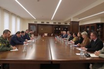 Сурен Папикян принял делегацию министерства вооруженных сил Франции