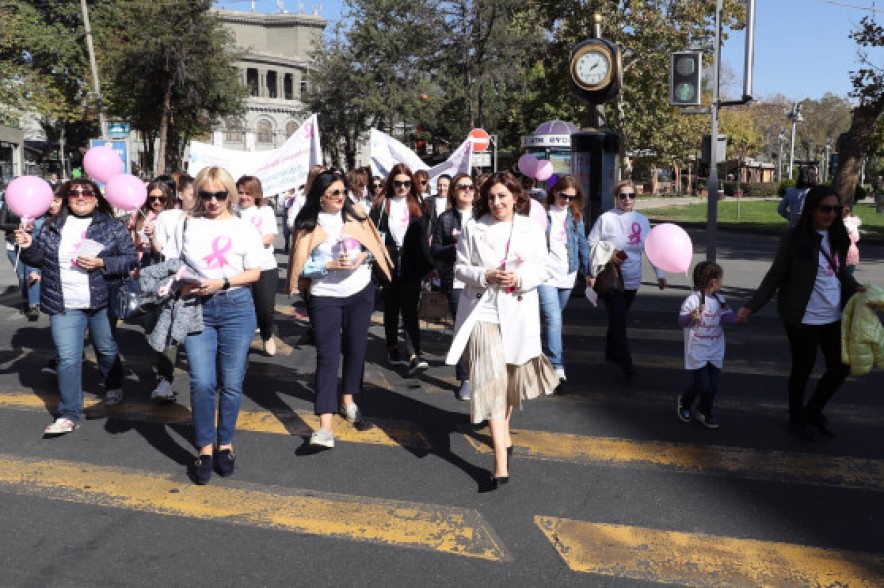 Հոկտեմբերը՝ կրծքագեղձի քաղցկեղի դեմ պայքարի ամիս է. Իրազեկման ակցիաները Երևանում ամփոփվել են քայլերթով