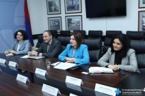 Առողջապահության նախարարը ՀԲ ներկայացուցիչների հետ քննարկել է առողջապահության համապարփակ ապահովագրության համակարգի ներդրման հարցը