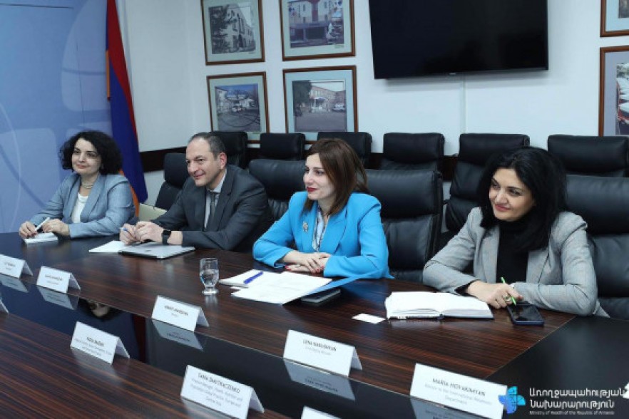 Առողջապահության նախարարը ՀԲ ներկայացուցիչների հետ քննարկել է առողջապահության համապարփակ ապահովագրության համակարգի ներդրման հարցը