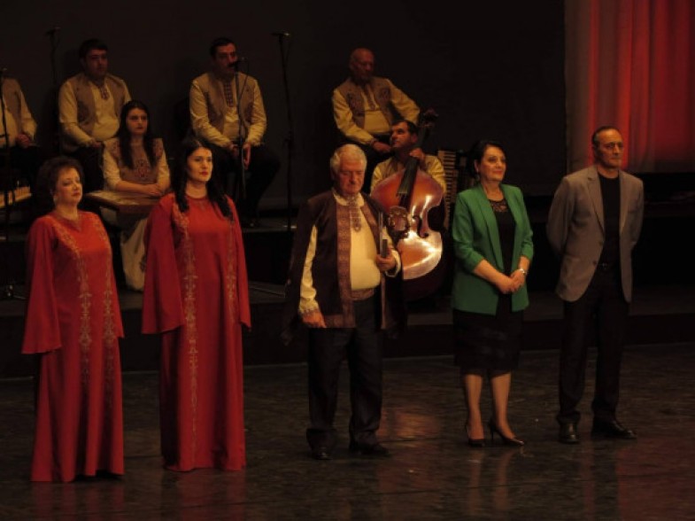 Վանաձորի «Հորովել» երգի-պարի անսամբլն իր կեսդարյա պատմությամբ ներկայացավ երևանյան հանդիսատեսին