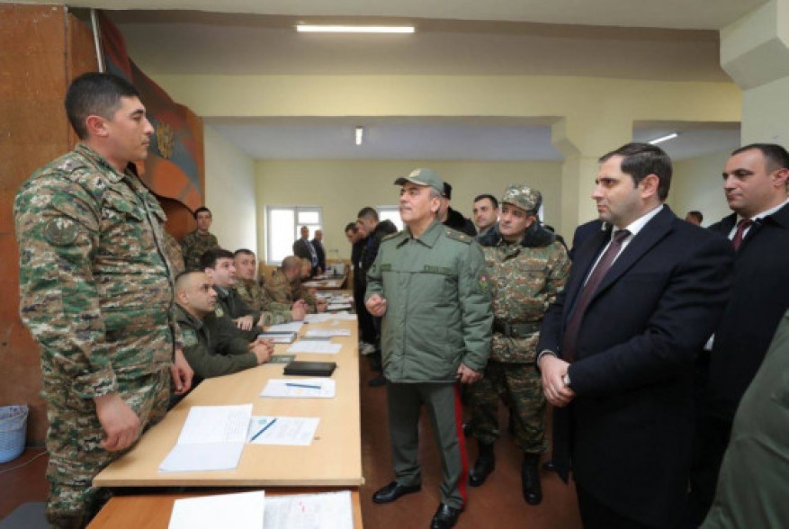 Սուրեն Պապիկյանը բարի ծառայություն է մաղթել բանակ զորակոչվողներին