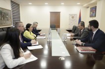 Ժաննա Անդրեասյանն Իտալիայի դեսպանի հետ քննարկել է  երկկողմ հետաքրքրություն ներկայացնող հարցեր