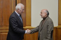 Վահագն Խաչատուրյանն ընդունել է «Հայաստանի փոքրիկ երգիչներ» երգչախմբի հիմնադիր ղեկավար Տիգրան Հեքեքյանին