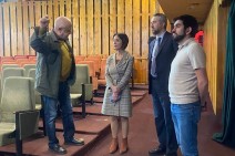 Ժաննա Անդրեասյանը տիկնիկային թատրոն է այցելել