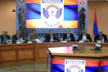 Папикян и Хачатрян встретились с представителями ведущих отечественных военно-промышленных предприятий
