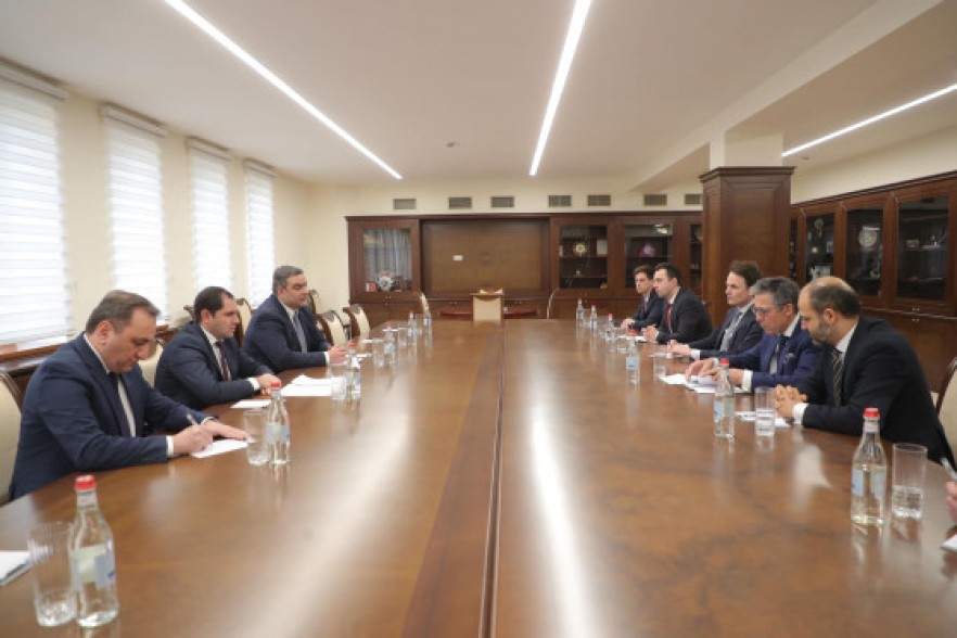 Պապիկյանն ընդունել է ՆԱՏՕ-ի նախկին գլխավոր քարտուղարին, քննարկել են տարածաշրջանային անվտանգության հարցեր