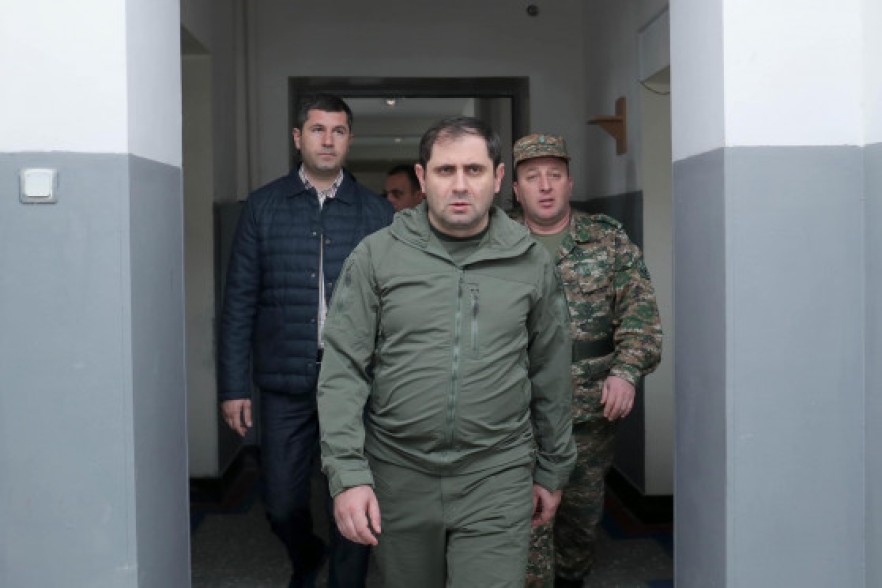 Сурен Папикян посетил территорию воинской части, предусмотренной для женского полка