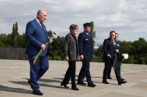 Governor of the State of Kansas Laura Kelly visited Tsitsernakaberd memorial