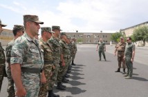 Պապիկյանը զինծառայողներին բարձր արդյունքներ է մաղթել