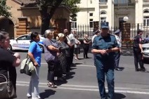 Родители без вести пропавших и плененных военнослужащих перекрыли проспект Баграмяна