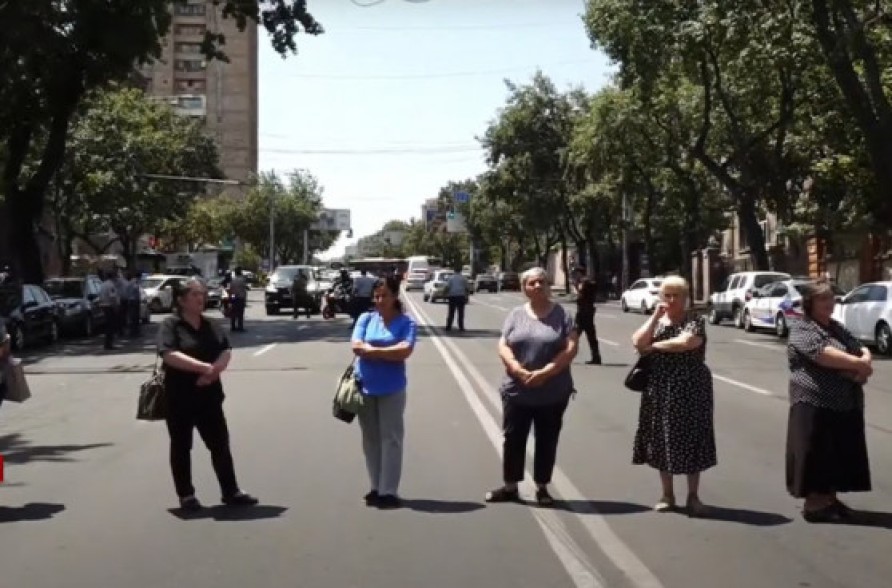 Родители без вести пропавших военнослужащих перекрыли проспект Баграмяна
