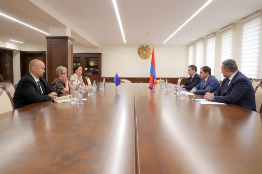 Պապիկյանը հրաժեշտի հանդիպում է ունեցել ԵՄ դեսպան Անդրեա Վիկտորինի հետ (Տեսանյութ)